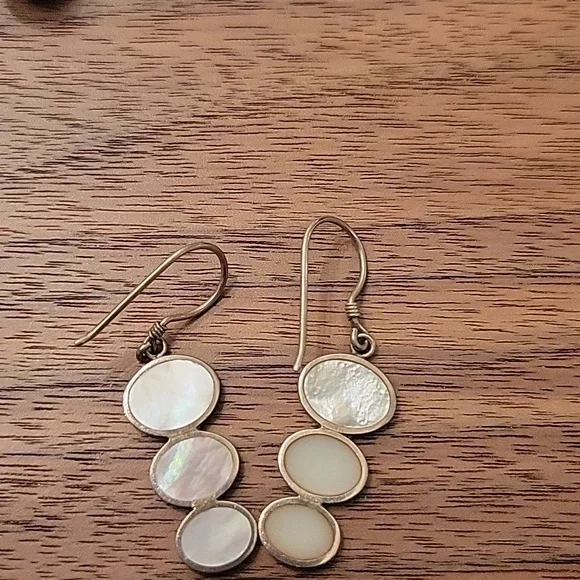 Mother of pearl earrings - Picture 2 of 2